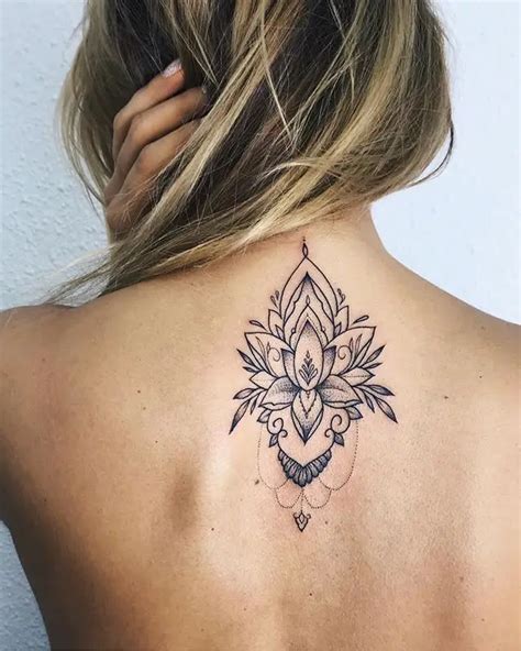 tatuajes para mujeres en la espalda|+30 Tatuajes para mujer en la espalda ¡Sensuales,。